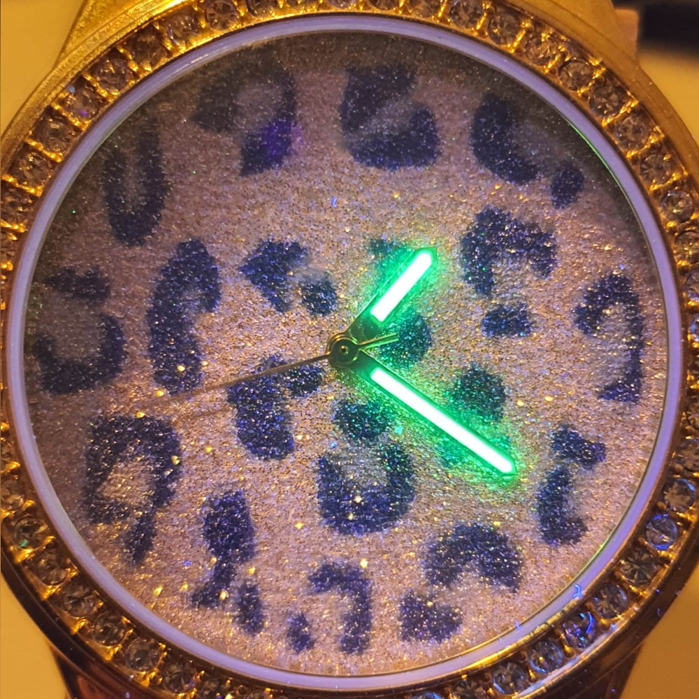🦋10/$20🦋 Goldtone Rhinestone Leapord Faux Fur Leather Women's Watch